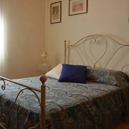 Casa Iliana アパート ヴィアレッジョ